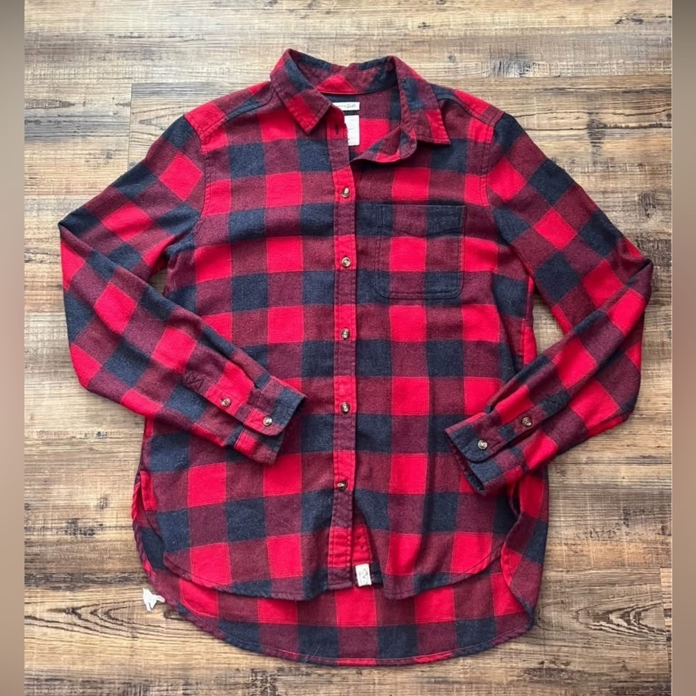 American Eagle Outfitters Red and Black Plaid Button Down Shirt
